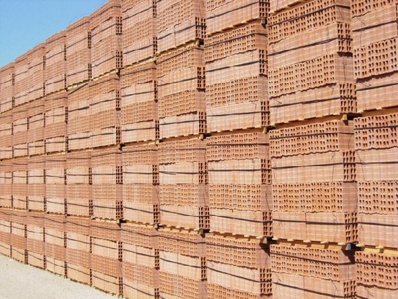 Contratti di lavoro: 62% imprese irregolari