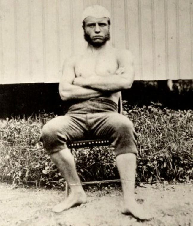 Foto inconsuete: Theodore Roosevelt a 19 anni in un giorno di festa ad Harvard (1877)