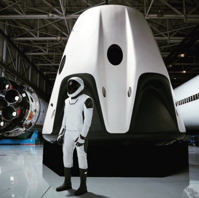 SpaceX svela le sue tute spaziali del futuro