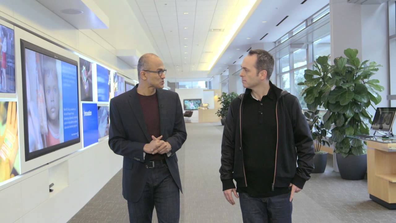 Satya Nadella:” Noi non produciamo prodotti di lusso come Apple”
