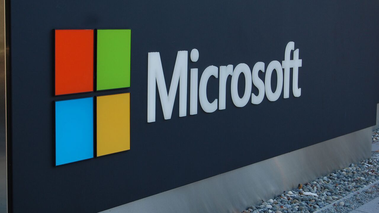 Trimestrale Microsoft, boom di Azure, bene Xbox, Surface stazionario