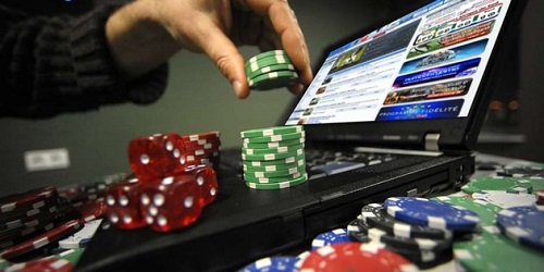 Pubblicità online, accordo Agcom-IAP per regolare influencer e gioco d’azzardo